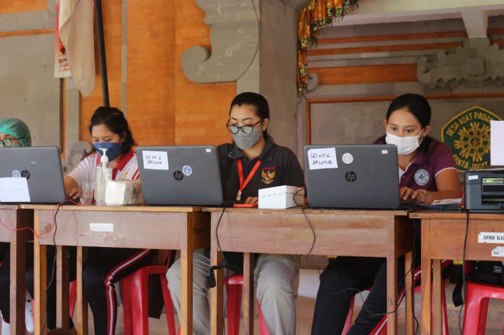 Tanggapan Positif Masyarakat dalam Vaksinasi Booster di Desa Dalung